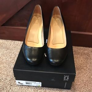 Women’s black Naturalizer Whitney Pumps size 10
